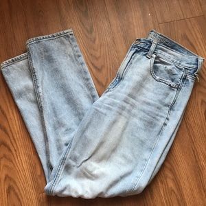 American Eagle mom jean